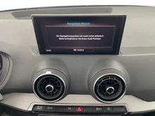 Audi Q2 30 TFSI intense in ibisweiß