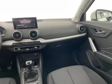 Audi Q2 30 TFSI intense in ibisweiß