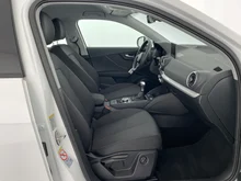 Audi Q2 30 TFSI intense in ibisweiß