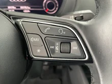 Audi Q2 30 TFSI intense in ibisweiß