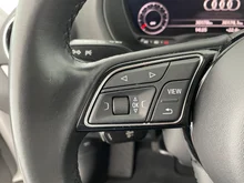 Audi Q2 30 TFSI intense in ibisweiß