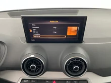 Audi Q2 30 TFSI intense in ibisweiß