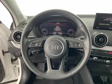 Audi Q2 30 TFSI intense in ibisweiß