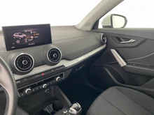 Audi Q2 30 TFSI intense in ibisweiß