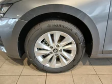 Škoda Octavia Combi Essence TSI in Graphit-Grau Metallic