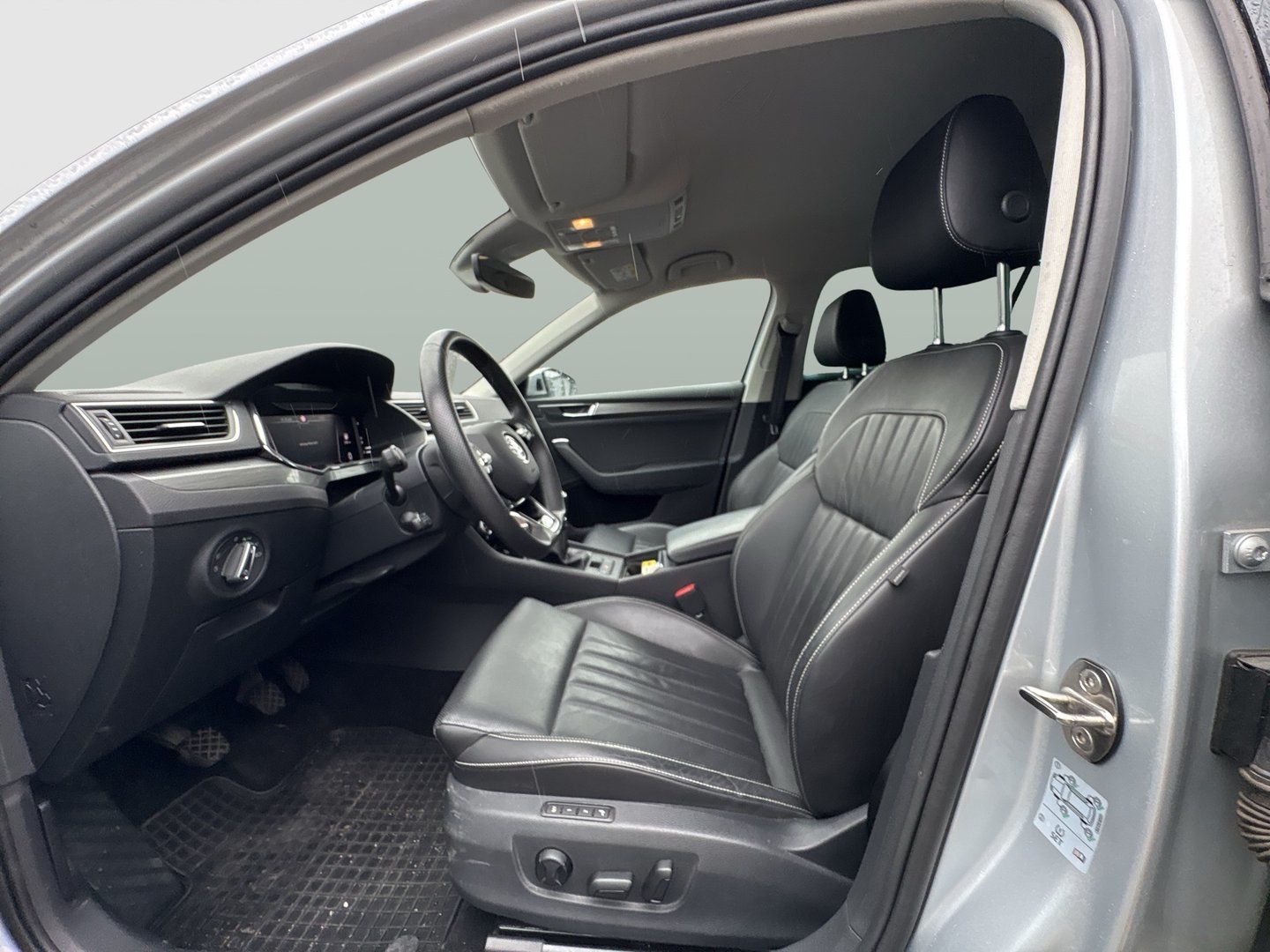 Škoda SUPERB Combi Style TDI | Bild 13 von 24
