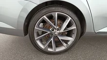 Škoda Superb Combi iV SPORTLINE DSG in Business-Grau Metallic
