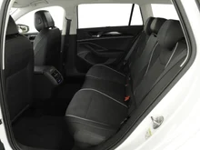 VW Passat Variant Business eHybrid 150kW in Pure White