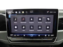VW Passat Variant Business eHybrid 150kW in Pure White