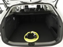 VW Passat Variant Business eHybrid 150kW in Pure White