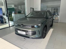 VW Tiguan Friends eTSI DSG in Cipressino-Grün Metallic