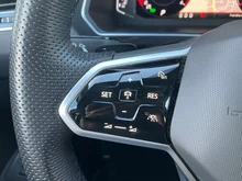 VW Tiguan Allspace R-Line TDI 4MOTION DSG in Pyrit Silber Met.
