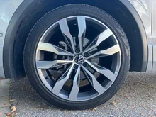 VW Tiguan Allspace R-Line TDI 4MOTION DSG in Pyrit Silber Met.