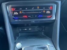 VW Tiguan Allspace R-Line TDI 4MOTION DSG in Pyrit Silber Met.