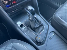 VW Tiguan Allspace R-Line TDI 4MOTION DSG in Pyrit Silber Met.