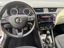 Škoda Octavia Combi 4x4 SCOUT TDI DSG in Moon-Weiß Metallic