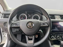 Škoda Octavia Combi 4x4 SCOUT TDI DSG in Moon-Weiß Metallic