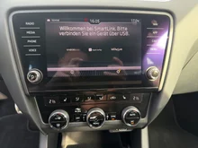 Škoda Octavia Combi 4x4 SCOUT TDI DSG in Moon-Weiß Metallic