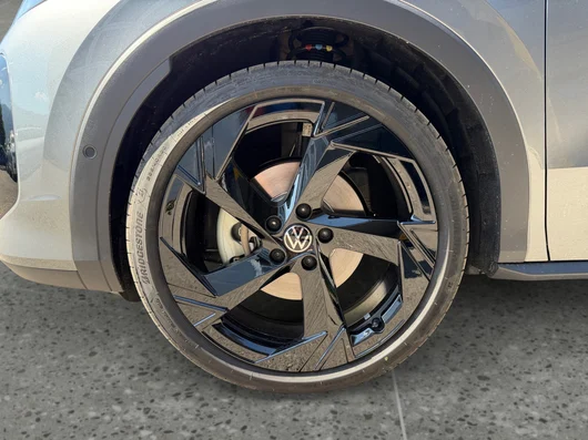Bild eines T-Roc R-Line eTSI DSG