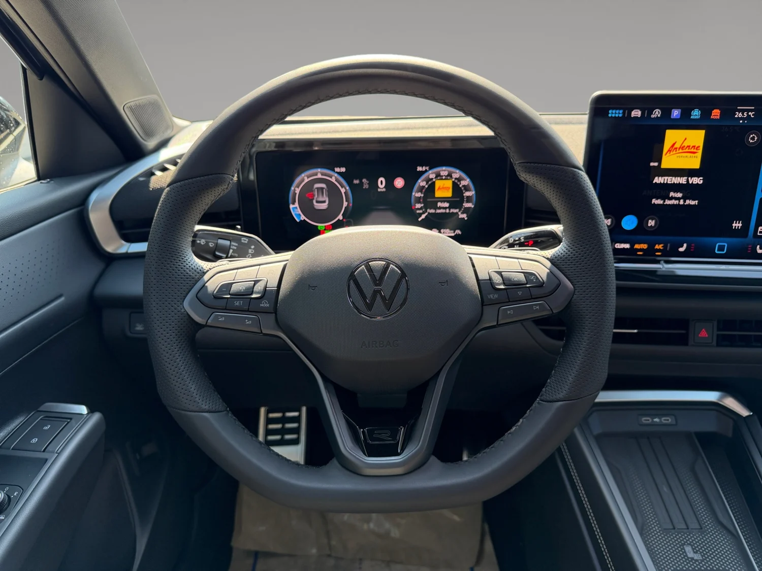 Bild eines T-Roc R-Line eTSI DSG