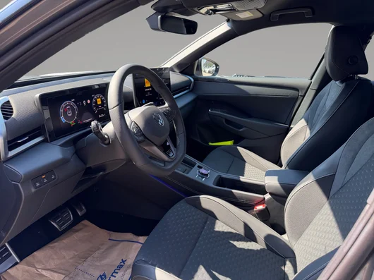 Bild eines T-Roc R-Line eTSI DSG