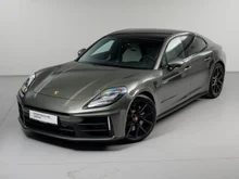 Porsche Panamera 4 E-Hybrid in AVENTURINGRÜNMETALLIC