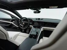 Porsche Panamera 4 E-Hybrid in AVENTURINGRÜNMETALLIC