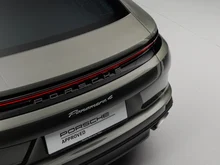Porsche Panamera 4 E-Hybrid in AVENTURINGRÜNMETALLIC