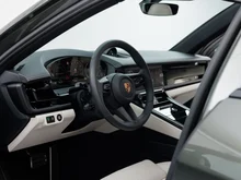 Porsche Panamera 4 E-Hybrid in AVENTURINGRÜNMETALLIC