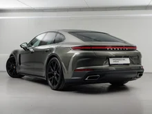 Porsche Panamera 4 E-Hybrid in AVENTURINGRÜNMETALLIC