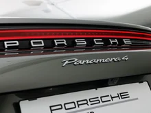 Porsche Panamera 4 E-Hybrid in AVENTURINGRÜNMETALLIC