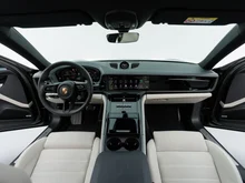 Porsche Panamera 4 E-Hybrid in AVENTURINGRÜNMETALLIC