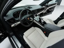 Porsche Panamera 4 E-Hybrid in AVENTURINGRÜNMETALLIC