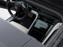 Porsche Panamera 4 E-Hybrid in AVENTURINGRÜNMETALLIC