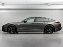 Porsche Panamera 4 E-Hybrid in AVENTURINGRÜNMETALLIC