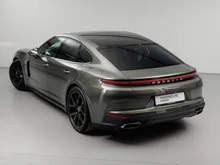 Porsche Panamera 4 E-Hybrid in AVENTURINGRÜNMETALLIC