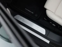 Porsche Panamera 4 E-Hybrid in AVENTURINGRÜNMETALLIC