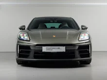 Porsche Panamera 4 E-Hybrid in AVENTURINGRÜNMETALLIC
