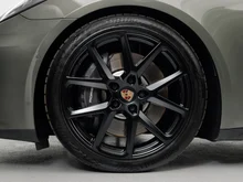 Porsche Panamera 4 E-Hybrid in AVENTURINGRÜNMETALLIC