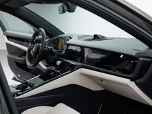 Porsche Panamera 4 E-Hybrid in AVENTURINGRÜNMETALLIC