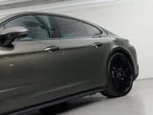 Porsche Panamera 4 E-Hybrid in AVENTURINGRÜNMETALLIC