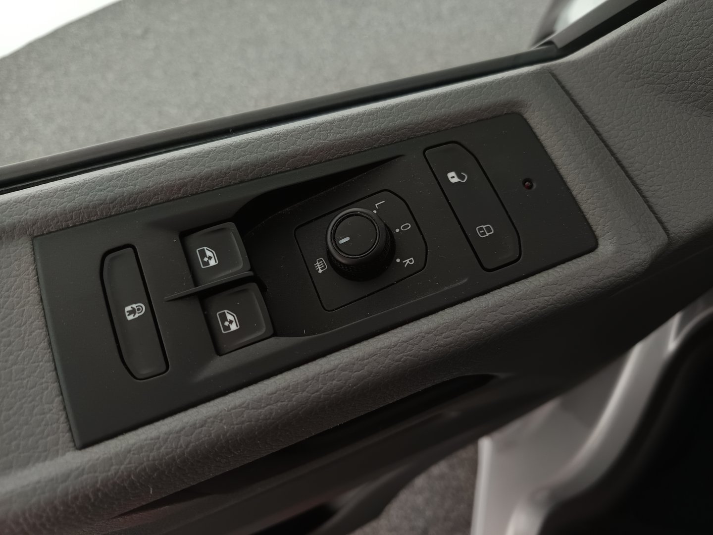 VW Transporter Kombi TDI 4MOTION | Bild 12 von 36