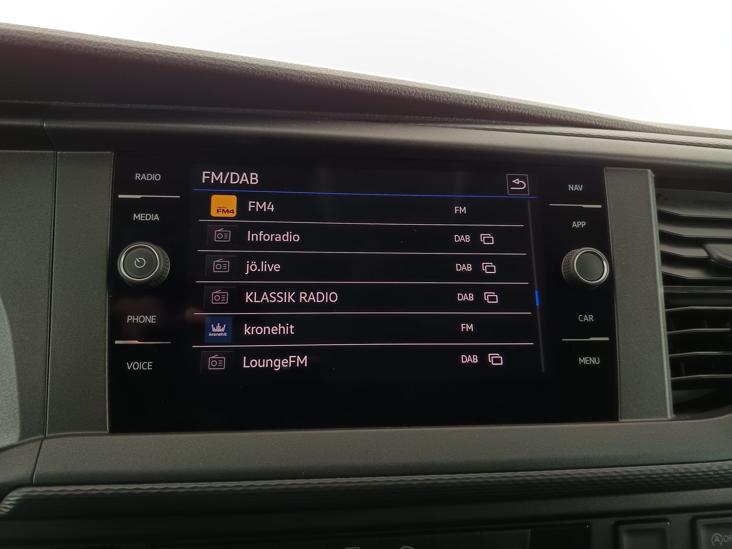 VW Transporter Kombi TDI 4MOTION | Bild 18 von 36