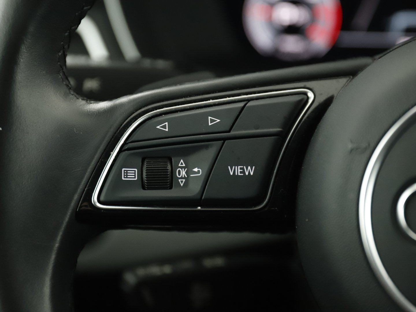 Audi A4 Avant 35 TDI advanced | Bild 13 von 24