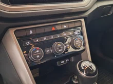 VW T-Roc Design TSI in Deep Black Perleffekt