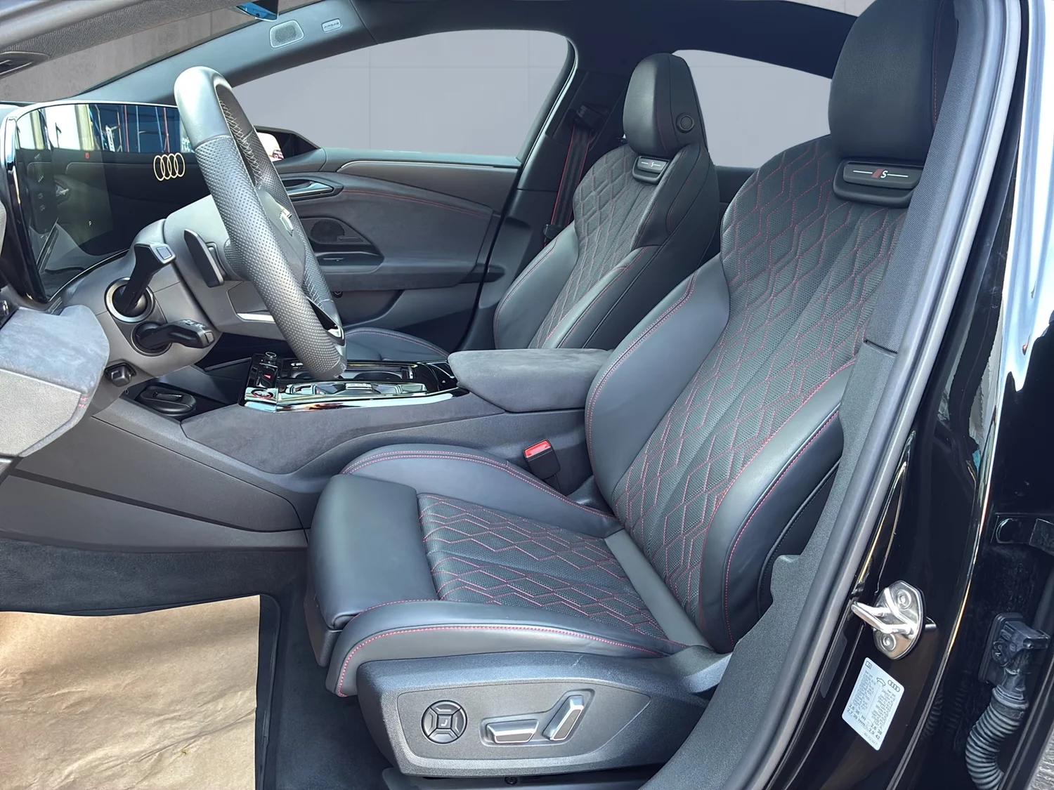 Bild eines Audi A6 Sportback e-tron quattro