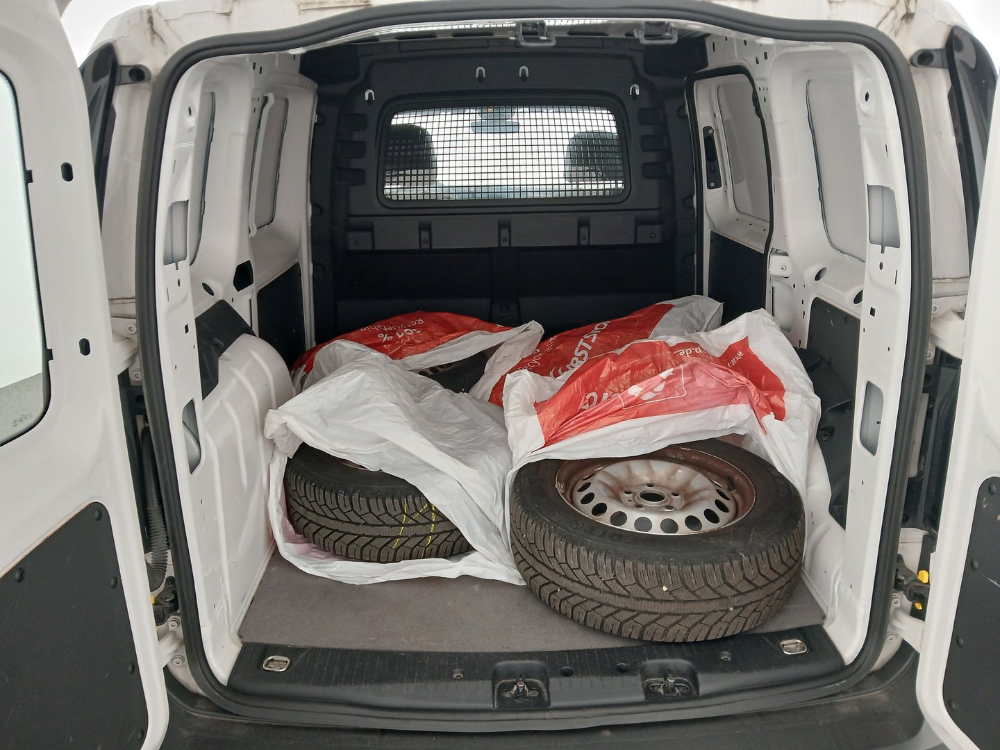 VW Caddy Cargo TDI | Bild 23 von 25