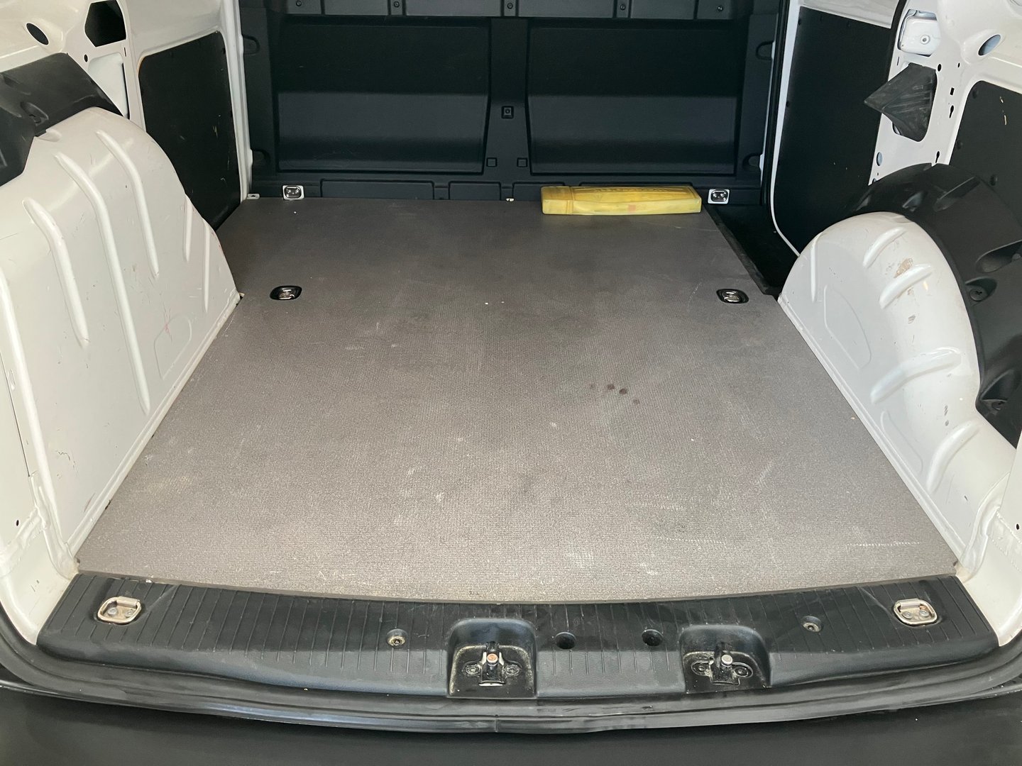 VW Caddy Cargo TDI | Bild 11 von 13