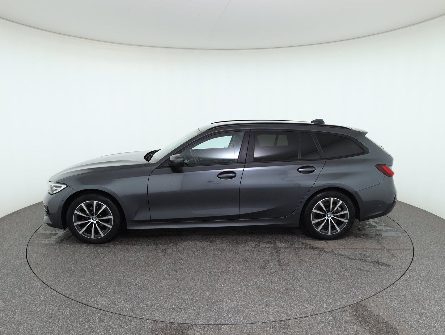 BMW 318d 48 V Touring Aut. | Bild 2 von 32