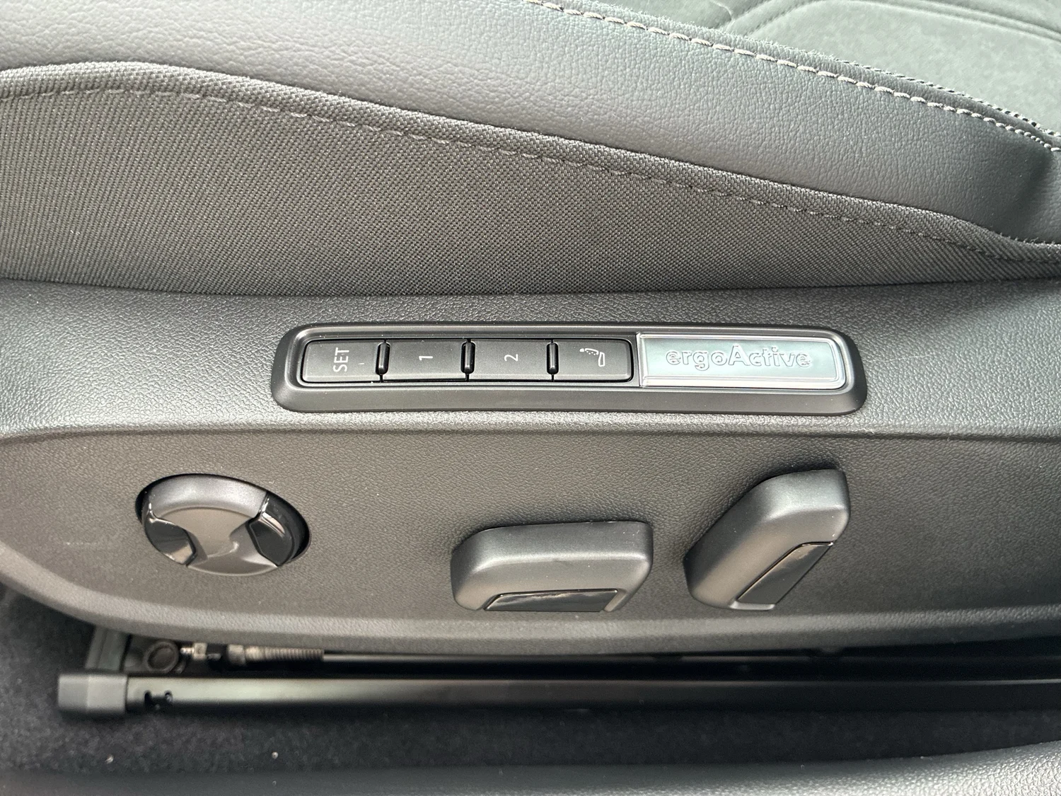 Bild eines VW Golf Variant Business mHeV TSI DSG